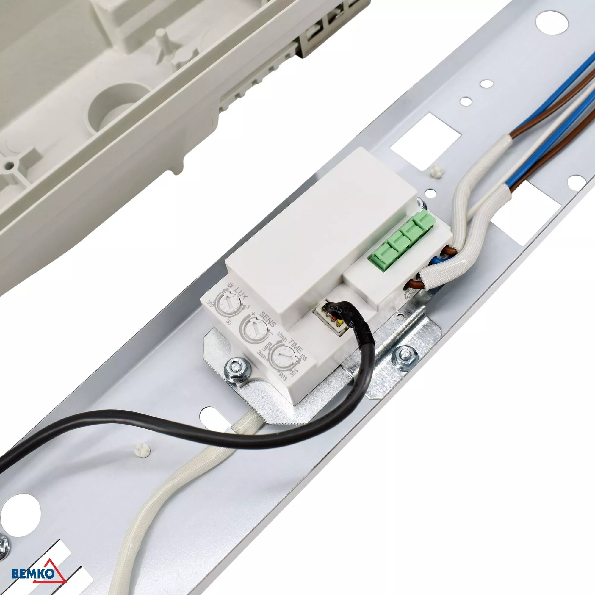 Oprawa hermetyczna LED Arkos 3 120 cm 60W 4000K 10500lm IP66 C17-HLC3-120A-60B-840B-2B Bemko